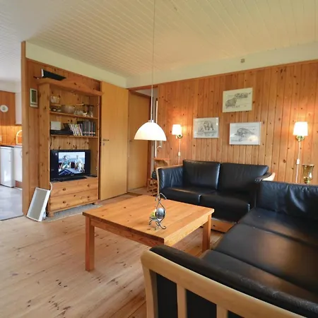 3 Bedroom Cozy In 3*
